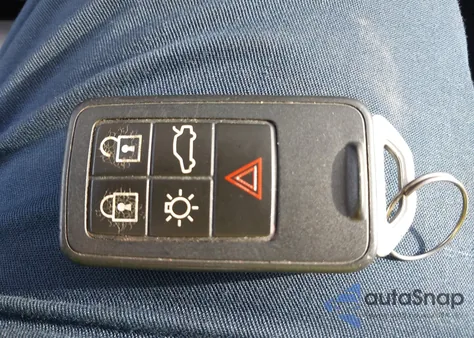 2015 Volvo S60 T5 Platinum z USA, uszkodzony, nr VIN YV140MFM1F2351459